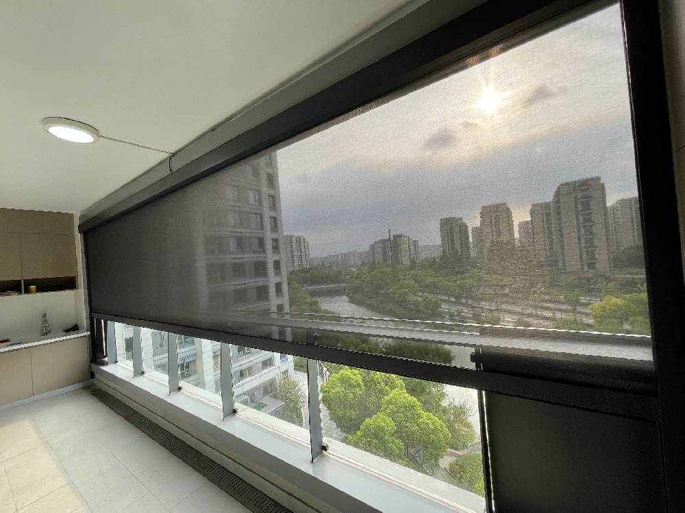 超大型防風卷簾 最寬30米 開放式陽臺解決辦法